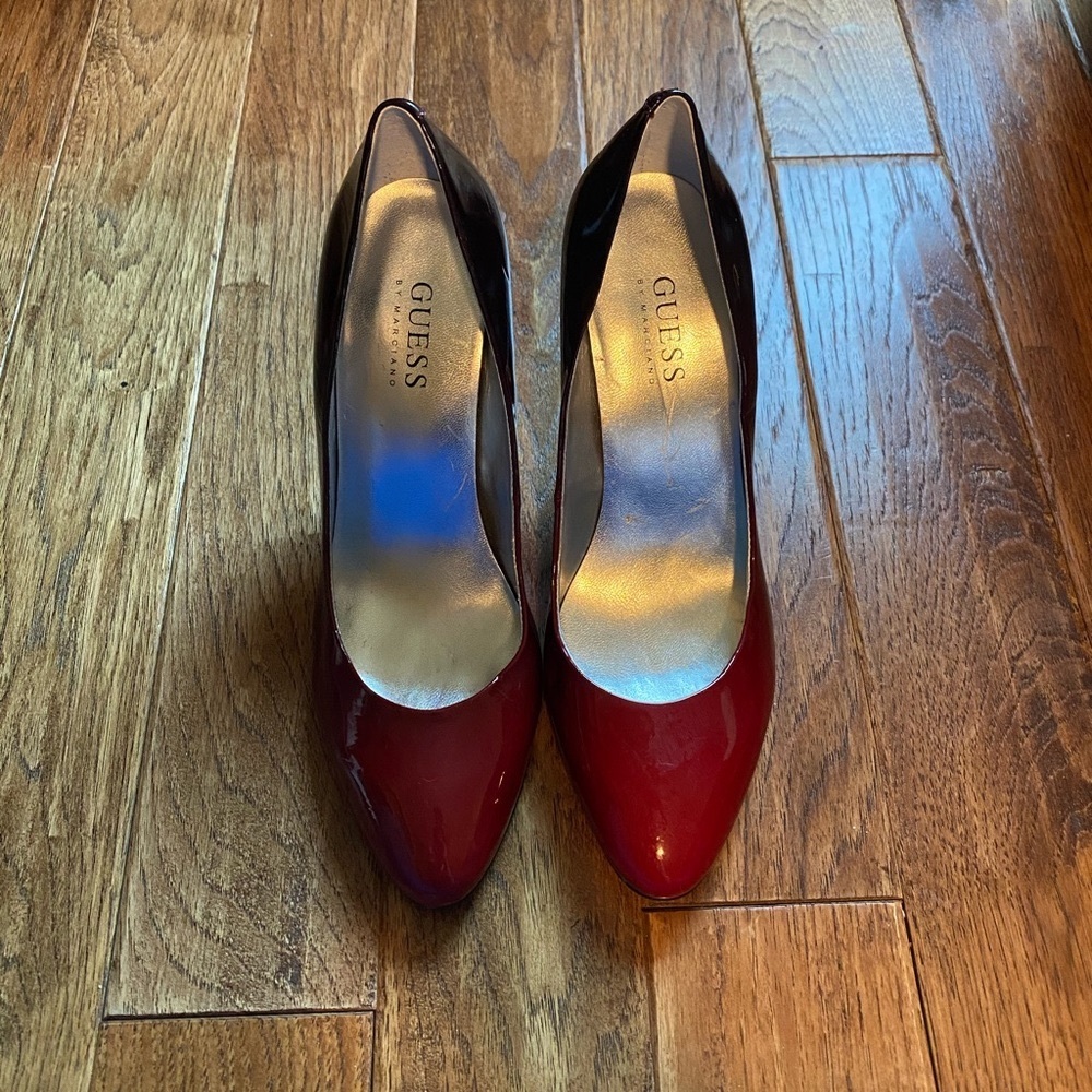 Red ombré heels by GUESS